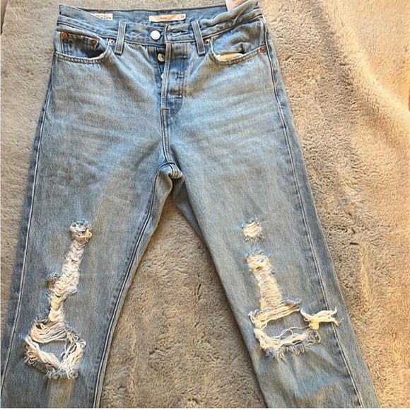 Levi’s - Picture 2 of 2